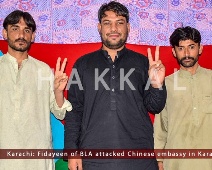 武裝組織「俾路支解放軍」（Balochistan Liberation Army）事後公開3名施襲者「舉V」手勢的照片。BLA Official Twitter