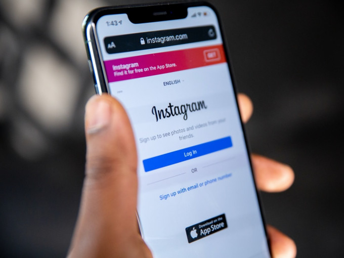 facebook宣布旗下Instagram会将16岁以下用户将预设为「私人帐号」。Unsplash示意图