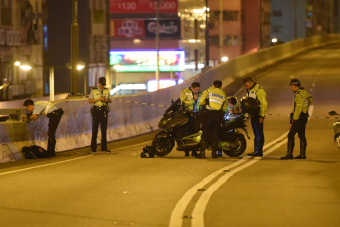 电单车司机西九龙走廊撞栏死亡。