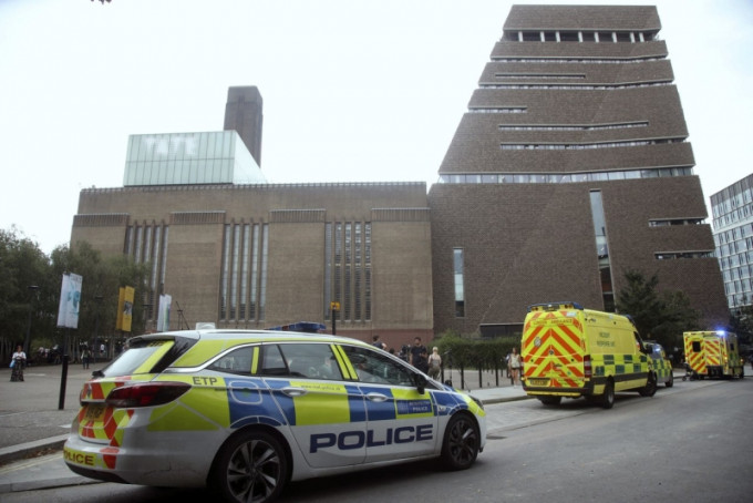 倫敦6歲男童被一名17歲少年從藝術館10樓拋下，情況危殆。AP
