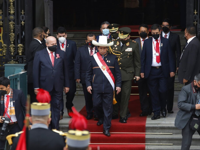 卡斯蒂略宣誓就任秘鲁新任总统。AP图