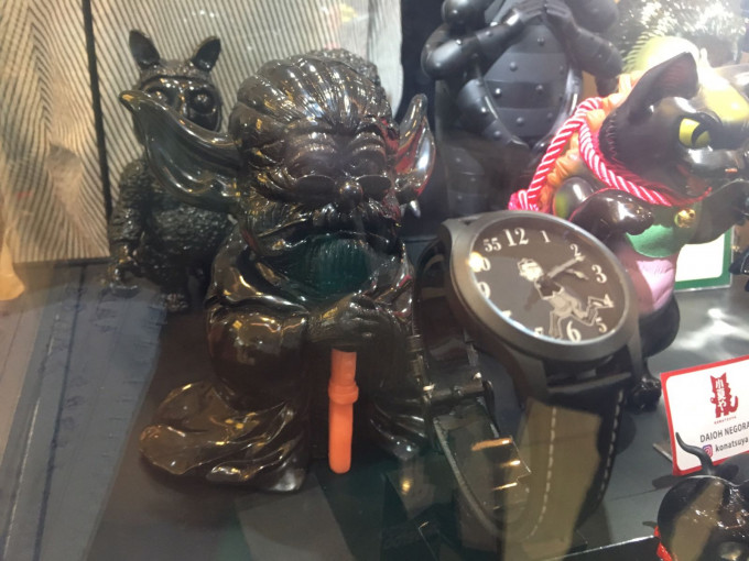 夜間市場限定推出由王澤老師設計的starwar大蕃薯及老夫子手錶