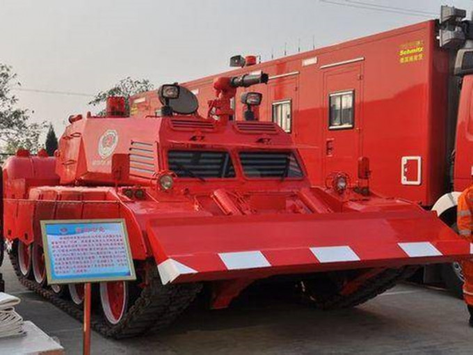 「滅火坦克」相當於6輛消防車的載水容量。 微博圖片