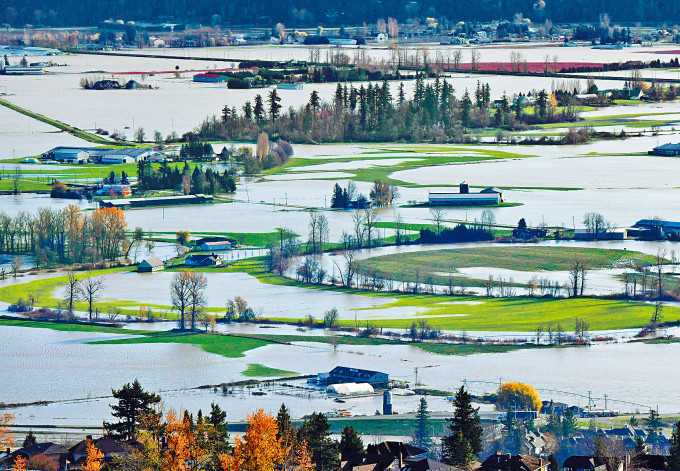 加拿大卑詩省蘇馬斯草原周三廣泛地區遭水淹。