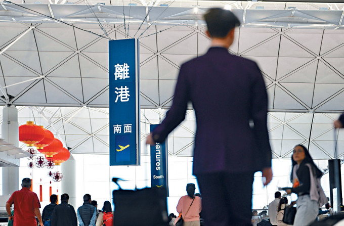 執法部門近月偵破多宗「包機票食宿」，利誘年輕人當「飛機豬」帶毒品返港案件。