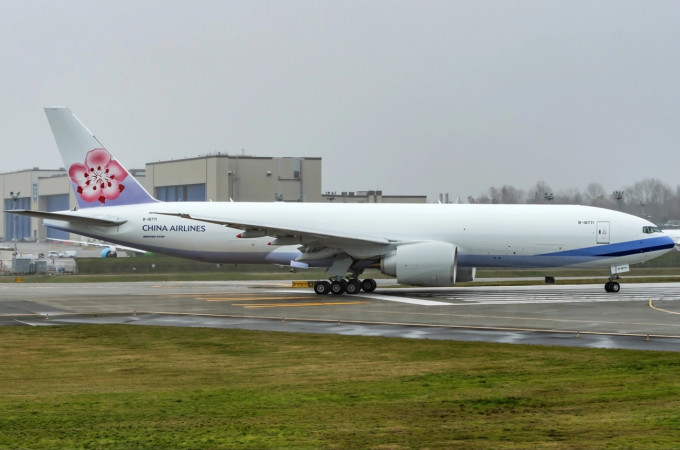 去年12月华航推出首架波音777F印有台湾意象新设计货机。网上图片