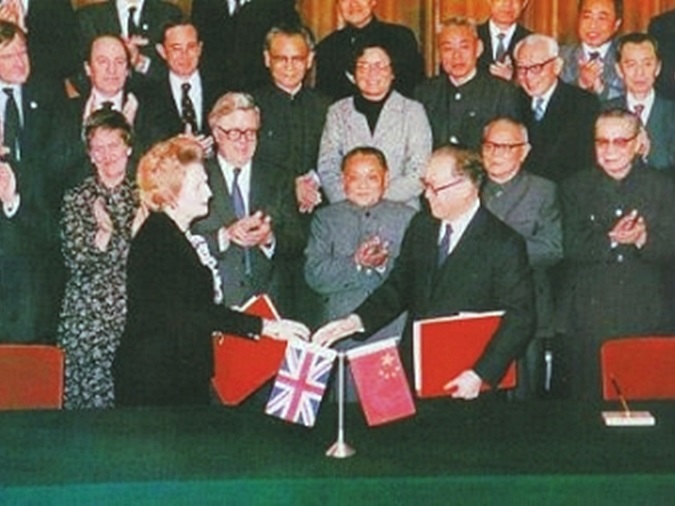 趙紫陽與戴卓爾夫人，33年前今日，在北京正式簽署《中英聯合聲明》。
