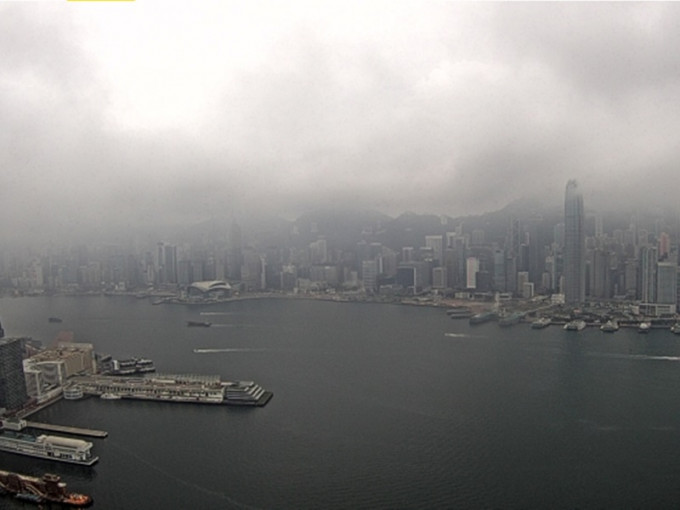 預測多雲有幾陣驟雨。天文台圖片