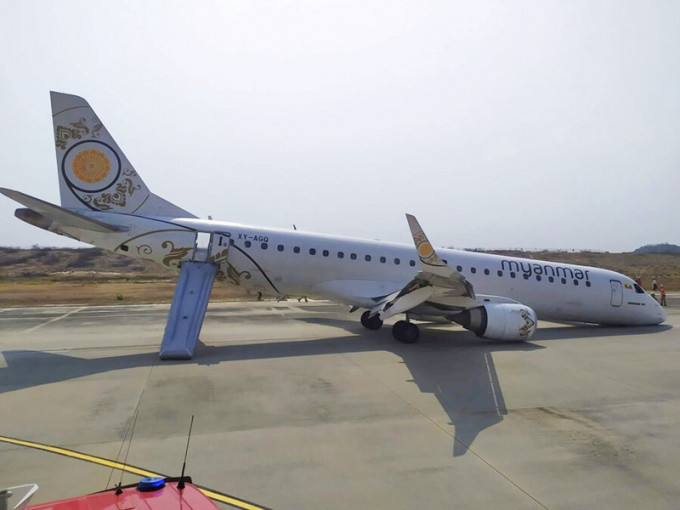 緬甸國家航空一班客機發生起落架故障意外。AP圖片
