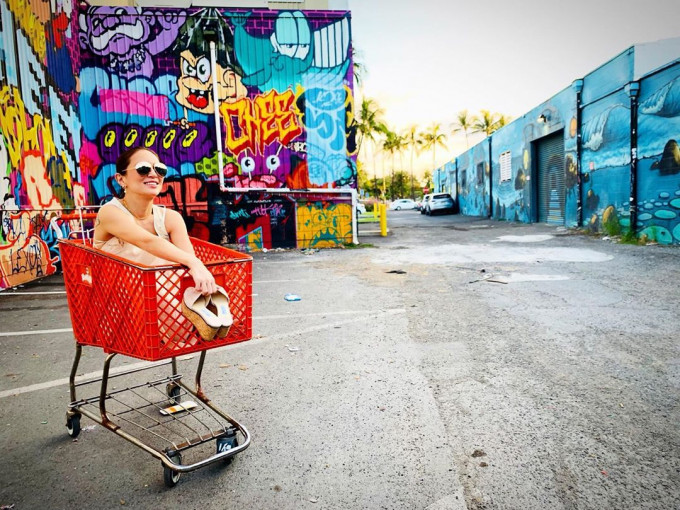日前步姐趁演唱会空档与比自己年轻20年的荒木骏平同游夏威夷。　滨崎步IG图片