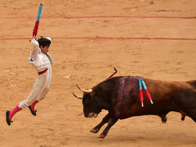西班牙奔牛节共八人被牛角刺伤。AP