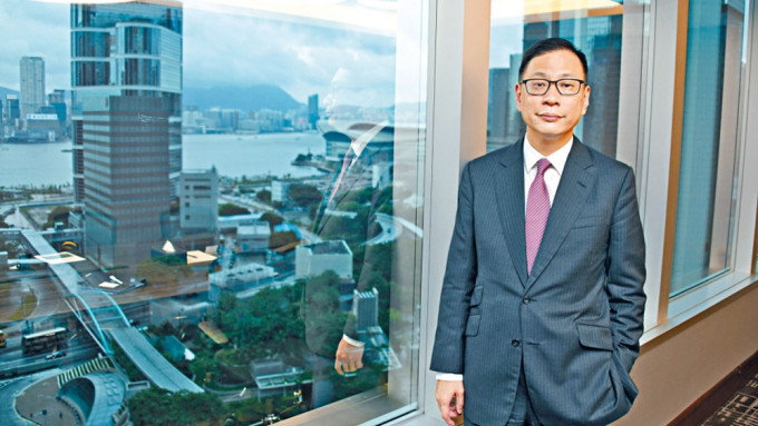 大律师公会主席杜淦堃强调，香港大律师属自雇人士，不可与他人合夥经营律师行。