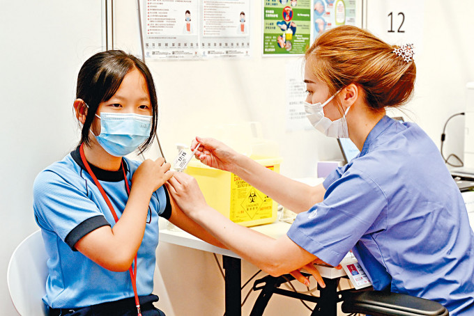 刘宇隆指少年接种疫苗多数只有轻微不良反应。资料图片