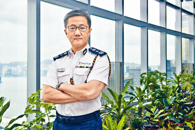 政府宣布，為便利警隊管理層順利交接，決定將蕭澤頤的任期延長24個月，至2025年4月1日。