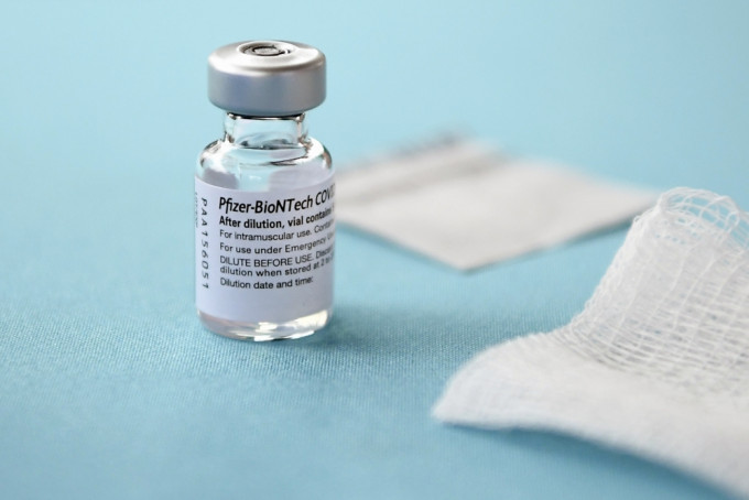 研究發現輝瑞疫苗或對英國和南非新冠病毒變種有效。AP圖