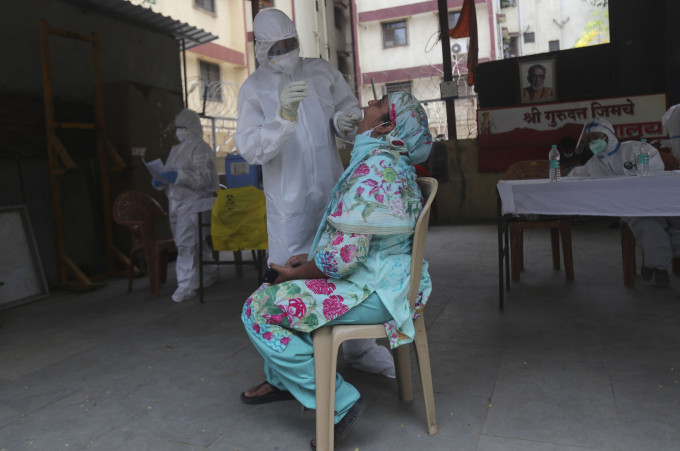 印度新冠肺炎確診增1.7萬人，總數突破50萬人。 AP