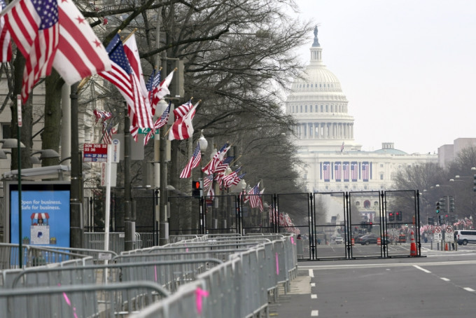 早前特朗普支持者冲击国会事件的阴霾下，华盛顿现时气氛紧张。AP图