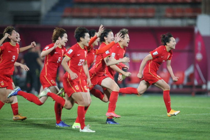 中國女足亞洲盃四強及決賽皆展現不屈不撓的精神，成功創造奇迹。