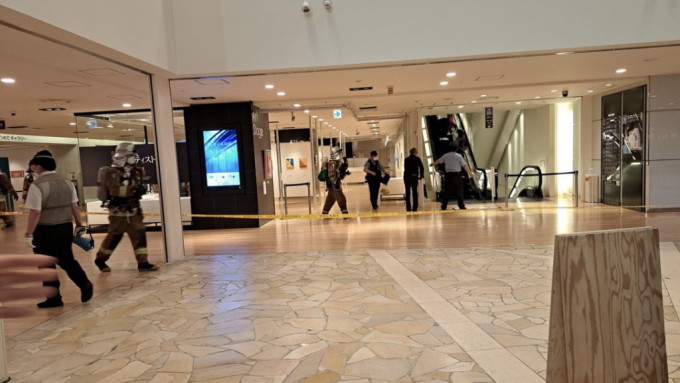 事發後阪急梅田本店9樓緊急封鎖。  Twitter