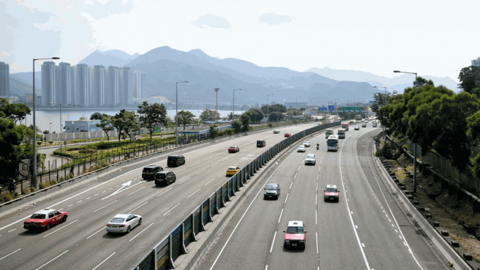 警方指一輛私家車今年7月在沙田吐露港公路被交通違例攝影機偵測到以時速高於200公里行駛。資料圖片