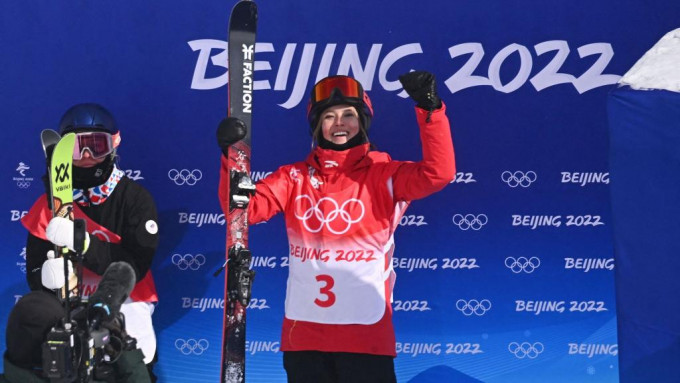 谷爱凌夺自由式滑雪女子坡面障碍技巧银牌。Reuters