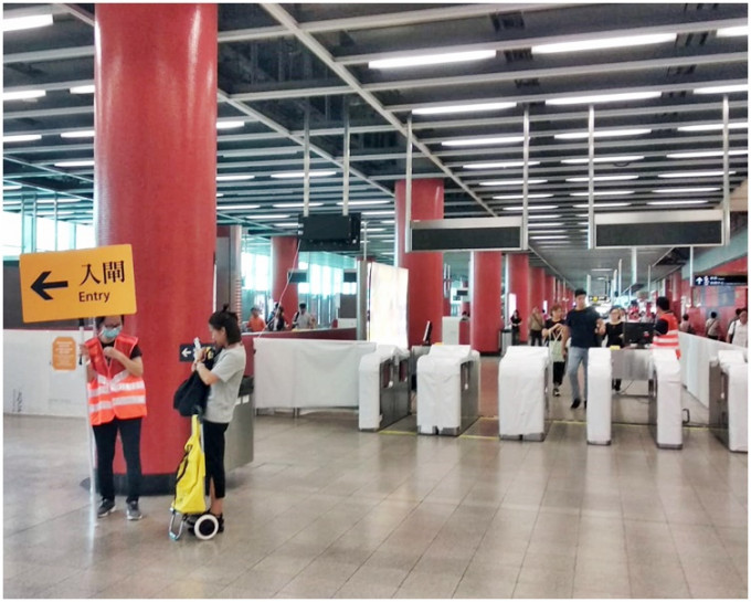 港鐵今天除輕鐵外，所有鐵路線列車服務維持正常。