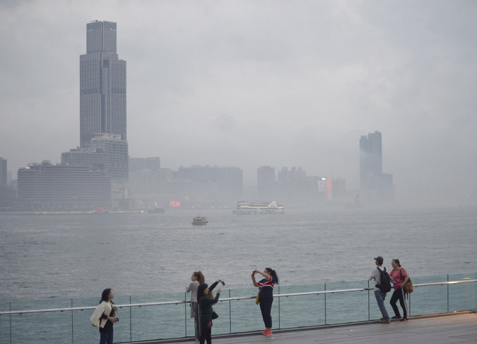 本周中後期華南
沿岸天氣溫暖，早晚有微雨及薄霧。資料圖片