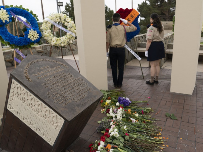 加州的紀念碑有人獻花悼念亞美尼亞人受害者。AP