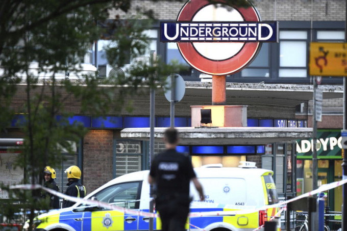 倫敦地鐵站發生輕微爆炸。AP