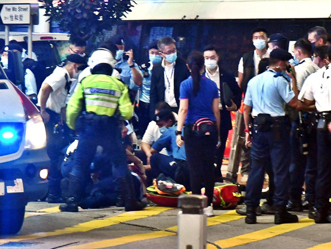 一名警员七月一日遇袭，港大学生会评议会昨日通过动议「哀悼」疑凶。资料图片