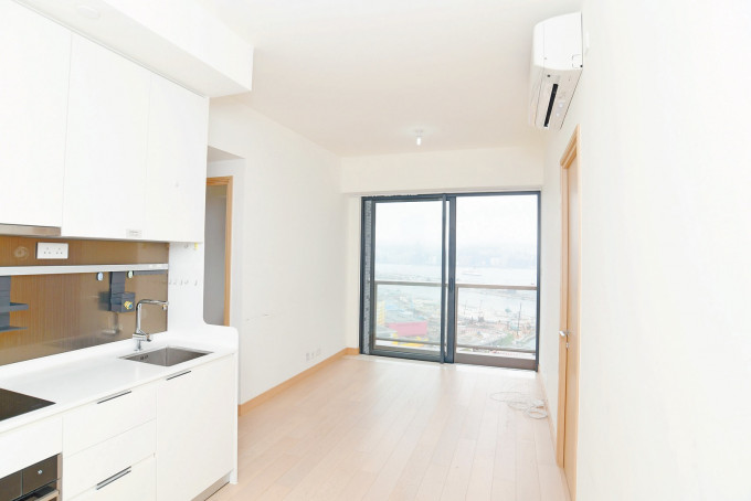 嘉匯9座高層F室，面積605方呎，開放式廚房設計。