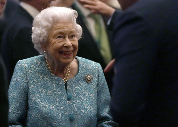 英女皇说「心态决定年龄」，她认为自己不符合「老人」这个获奖标准。AP图片