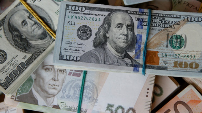 乌克兰央行宣布格里夫纳兑美元贬值25%。路透社资料图片