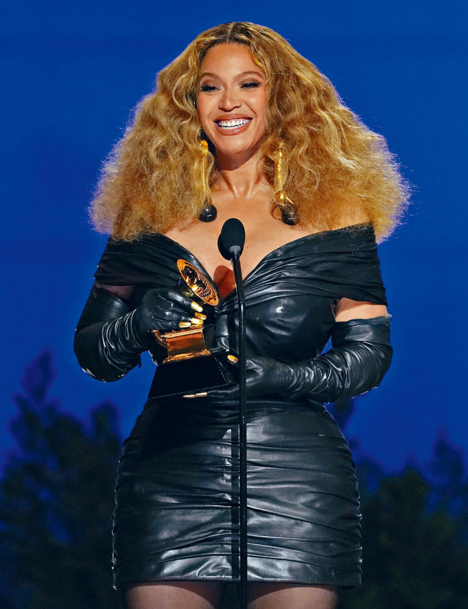 Beyonce昨在格林美狂擸4獎，讓其累積共獲28座格林美獎，成為史上奪最多格林美獎女歌手。