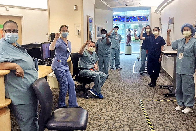 加州普羅維登斯聖約翰健康中心10名醫護因缺乏N95口罩，拒入病房工作。ＡＰ