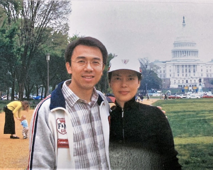 冯永业与陈婉玉当年把臂同游华盛顿相片。