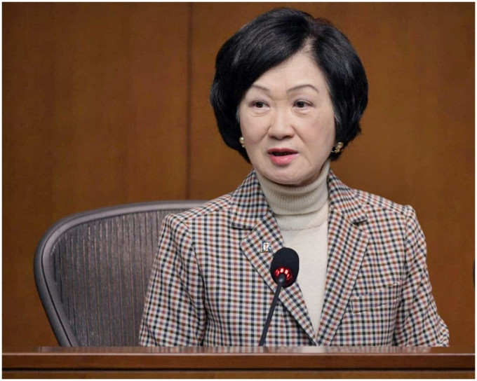 叶刘淑仪指新民党欢迎政府向成年永久居民派1万元。