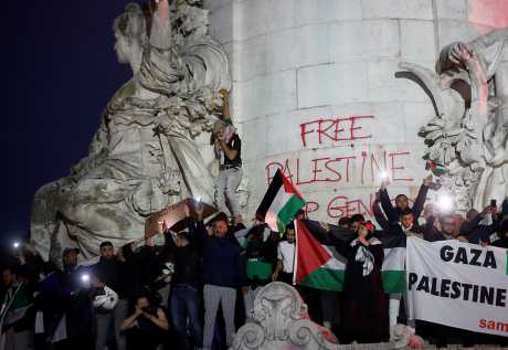 法國巴黎共和國廣場周四有示威集會聲援巴勒斯坦人。路透社