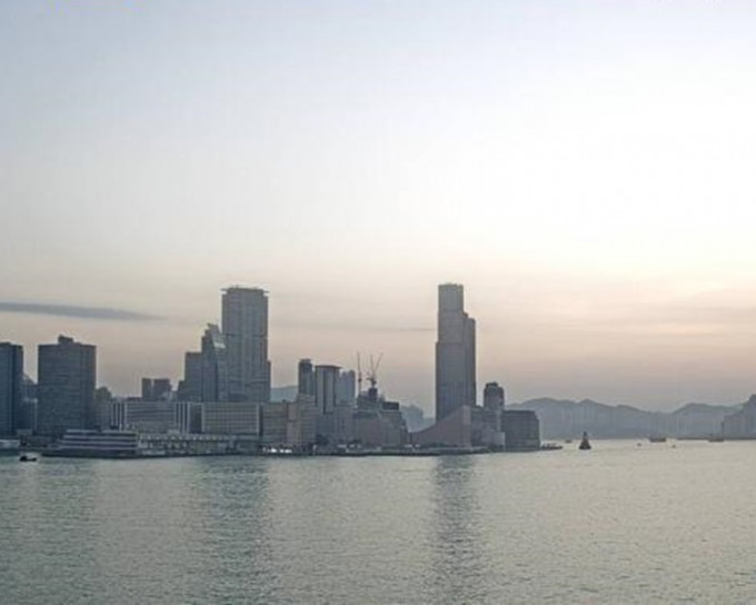 本港今日天晴炎熱。天文台圖片