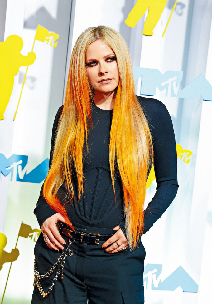 Avril Lavigne亲口否认参演《乘风破浪4》，却有内地营销号假传消息，让人误会她是默认参演。
