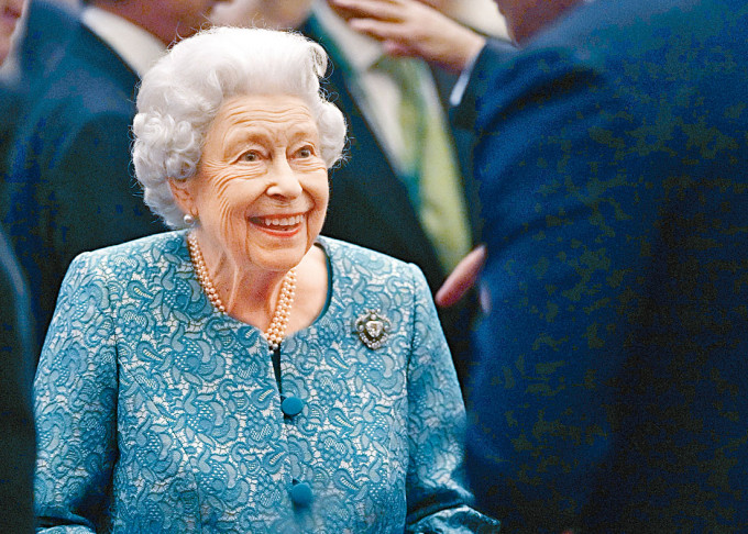 ■英女皇周二在溫莎堡招待參加全球投資峰會的賓客。