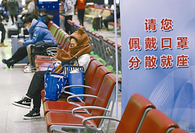 春運啟動，旅客在北京西站候車。