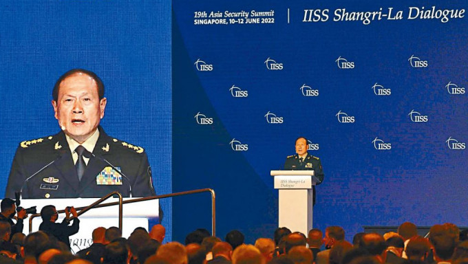 中国国防部长魏凤和在香格里拉对话会上讲话。