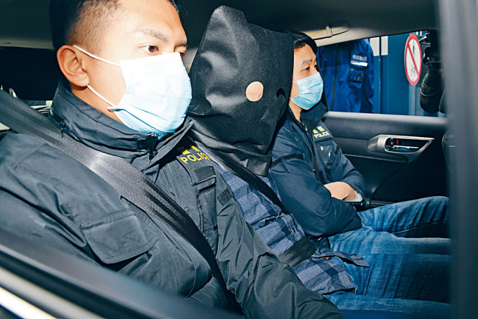 ■涉嫌入屋爆竊的湖南疑犯被押走調查。