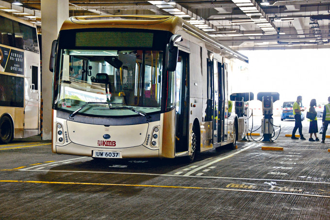 九巴決定未來時間將邁向電巴時代，逐步將旗下車隊全部四千架巴士轉為電動巴士。