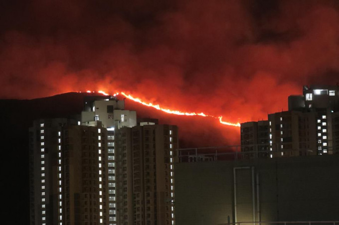 山火焚烧逾9小时。网民Janice Siu‎图片