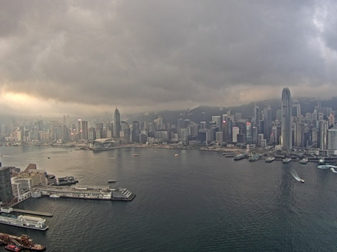 预测今日有几阵骤雨。天文台图片