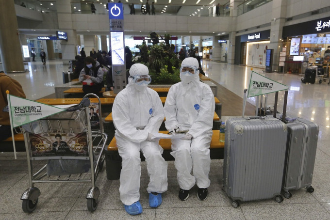 南韩公共设施加强检疫及消毒。AP图片