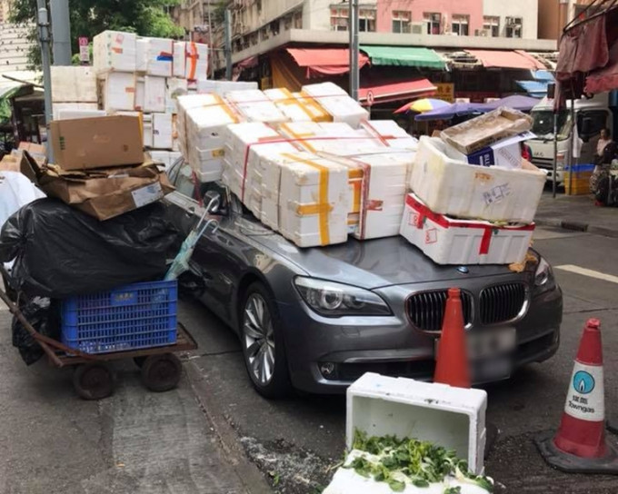 寶馬慘變垃圾車。香港花生友圖片