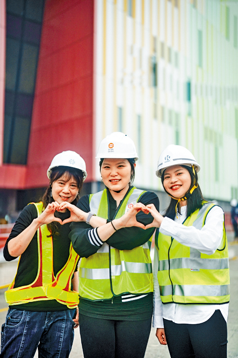 單懿欣、周雅棋及劉芷欣三名女性通力合作，共同建設啟德體育園。